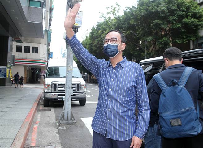 中國大陸20日起暫停輸入台灣釋迦、蓮霧，行政院長蘇貞昌說將在WTO提出爭端解決控訴。對此，國民黨主席候選人朱立倫今天接受《嗆新聞》專訪時表示，「成功率不高」，對岸會說你哪邊有介殼蟲，要短期解決不容易。(粘耿豪攝)