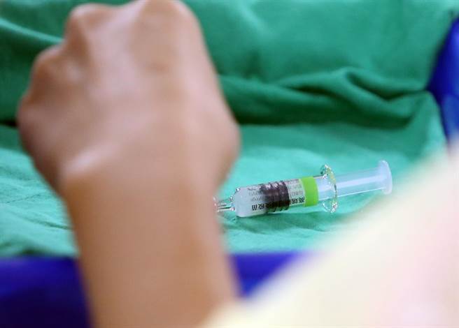 白宫宣布11月初将全面要求外国旅客打完疫苗才可入境。图为高端疫苗。（资料照，赵双杰摄）