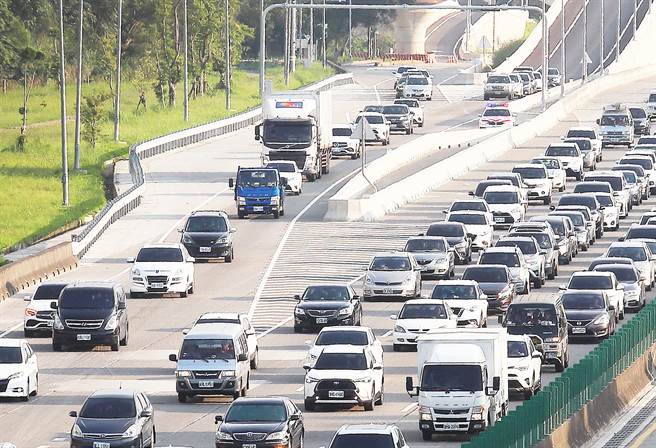 今（21）日是中秋節連續假期收假日。(資料照，陳怡誠攝)