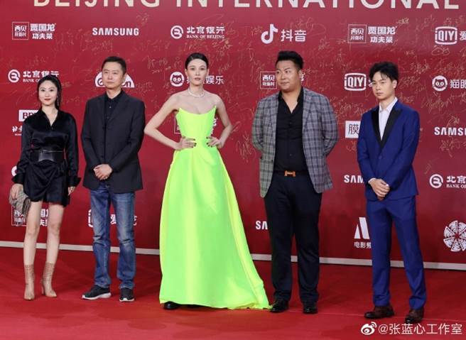 張藍心在紅毯中十分耀眼。（圖／微博@張藍心工作室）