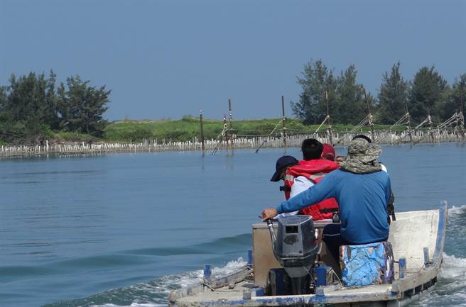 8月上旬西南气流豪雨造成台南市渔业损失，台南市农业局及七股、北门区公所中秋连假持续勘灾。（台南市农业局提供／刘秀芬台南传真）