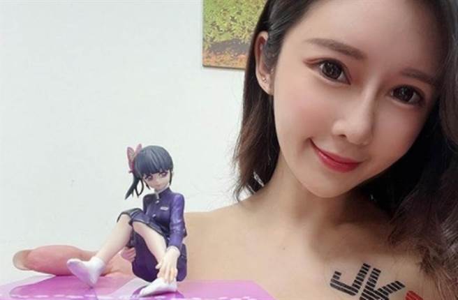 正妹网红安希破尺度穿衣风格常引起热议。（图／vickybaby61 IG）