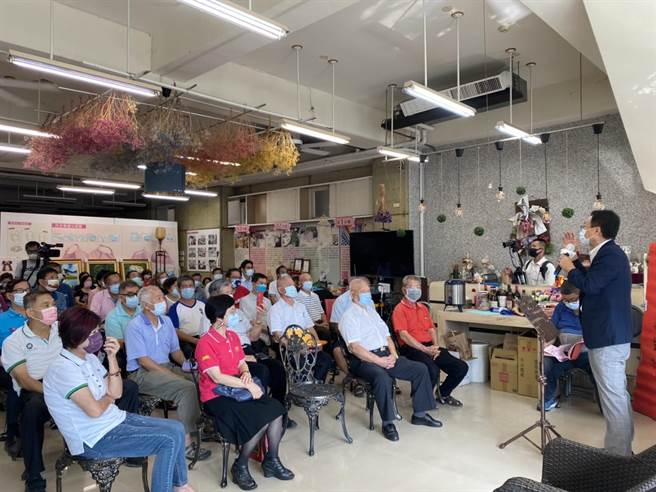  國民黨主席候選人卓伯源21日上午在員林與基層黨員座談。（謝瓊雲攝）