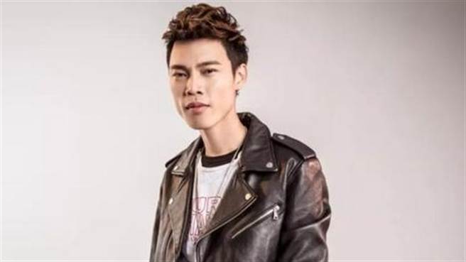 「广东雨神」卢大雨2017年曾因一首《广东爱情故事》爆红，如今却没有太多人记得他的名字。（图／微博）