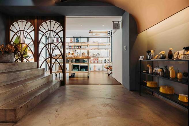 位於台中的 Loopeco 生活美學選物店，一樓以販售食品調料、物產禮盒和生活器皿雜貨為主。（nest巢家居提供）