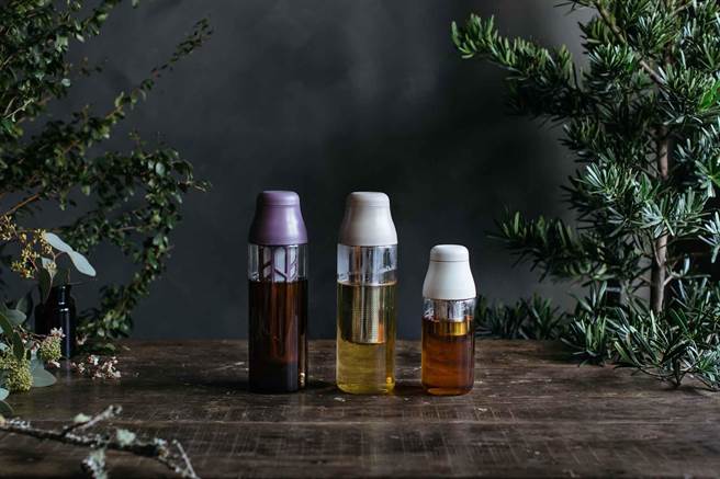 TOAST SCENE隨身玻璃茶瓶500ml、1000ml，1280元、2080元。（nest巢家居提供）