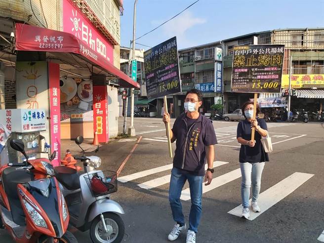 台中市府民政局發動「騎樓巡查隊」9日至20日，巡查1536場，宣導人數達1萬7227人。（台中市府提供／盧金足台中傳真）