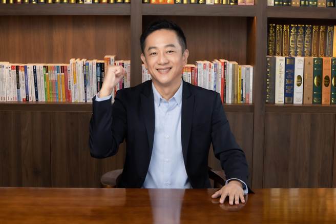 陳昭榮化身導師。（嗨學院提供）