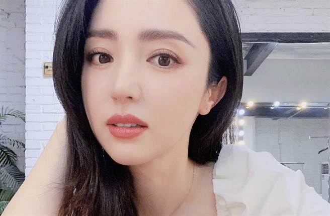 董璇2年前和高云翔离婚。（图／翻摄自董璇微博）