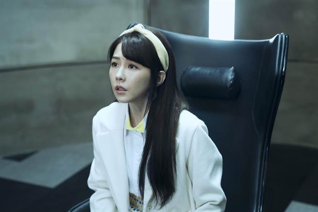 邵雨薇演出《2049》（瀚草影视提供） 