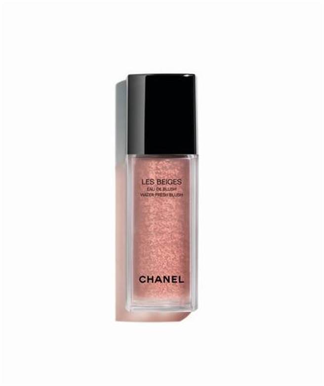 香奈儿时尚裸光微滴泡泡腮红（樱粉）15ml，1960元。（香奈儿提供）