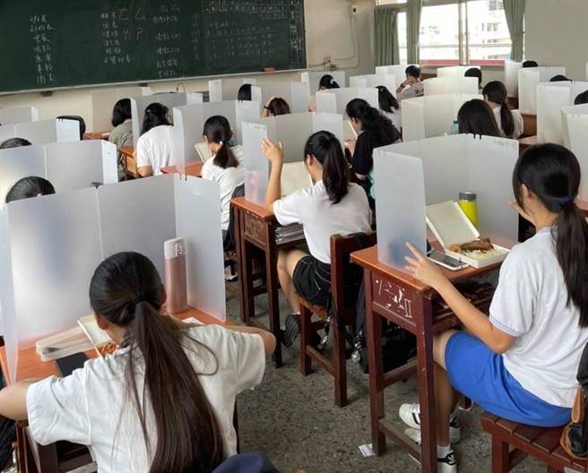 台中市府將於23日起，為全市高中職以下、12歲以上學生接種BNT疫苗。（台中市府提供／盧金足台中傳真）