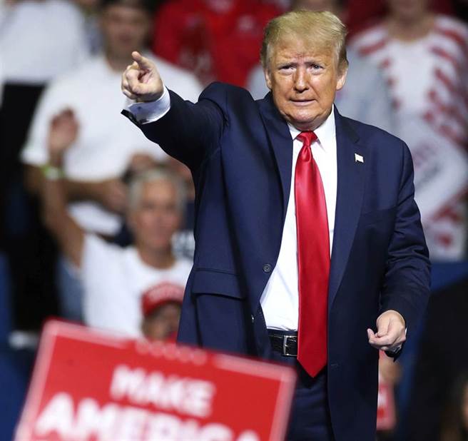 前美國總統川普向媒體爆料，稱COVID-19病毒有95%的可能性是源自武漢實驗室。（圖／美聯社）
