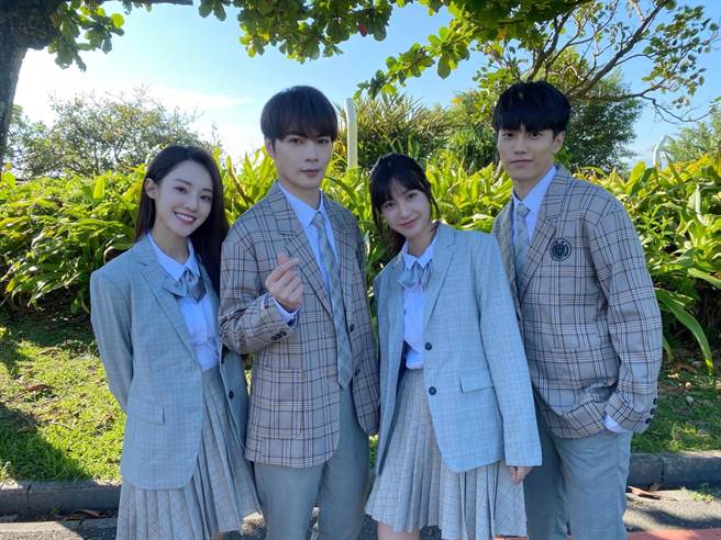 古曜威日前拍攝新歌MV，敬業上山下海不喊累。（單純夢想文創事業提供）