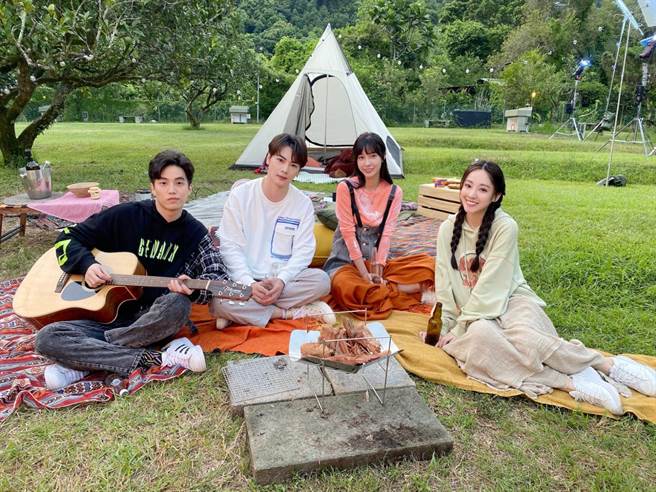 古曜威日前拍攝新歌MV，敬業上山下海不喊累。（單純夢想文創事業提供）