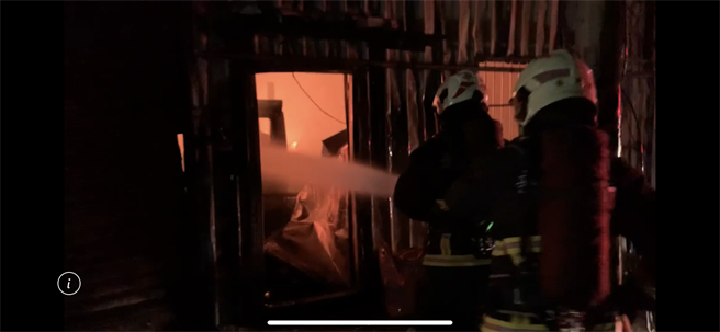 林口工厂中秋夜大火  延烧3厂房（翻摄照片／戴上容新北传真）