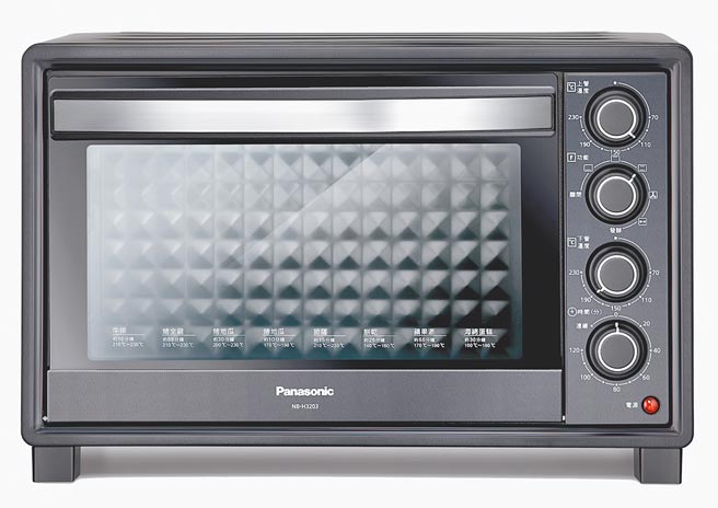 大江购物中心周年庆首波超值排队商品， Panasonic国际牌 32L双温控发酵电烤箱NB-H3203，原价3990元，限量80台特价3290元，独家加赠大江礼券600元。（大江购物中心提供）