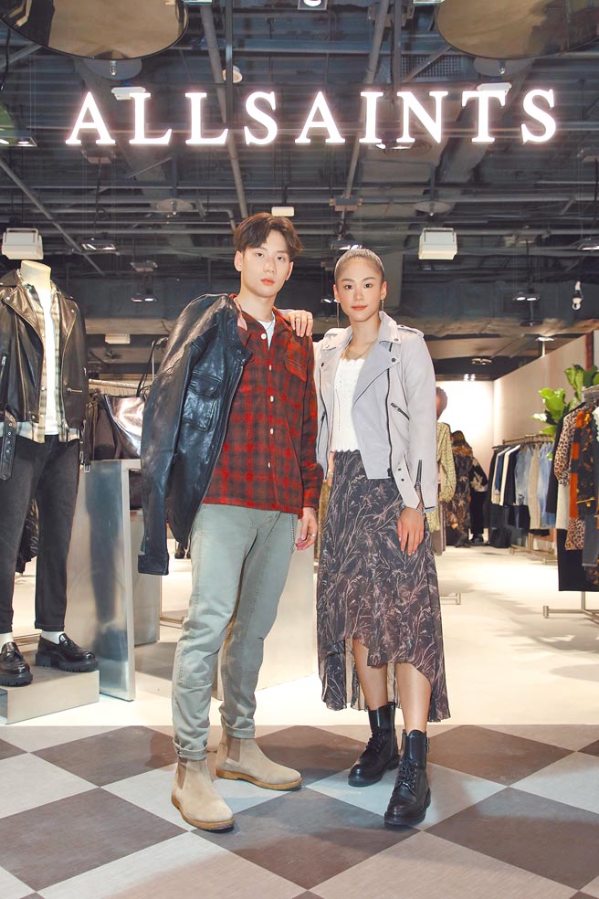 运动新世代明星文姿云（右）和王冠闳出席AllSaints秋冬发表会。（AllSaints提供）
