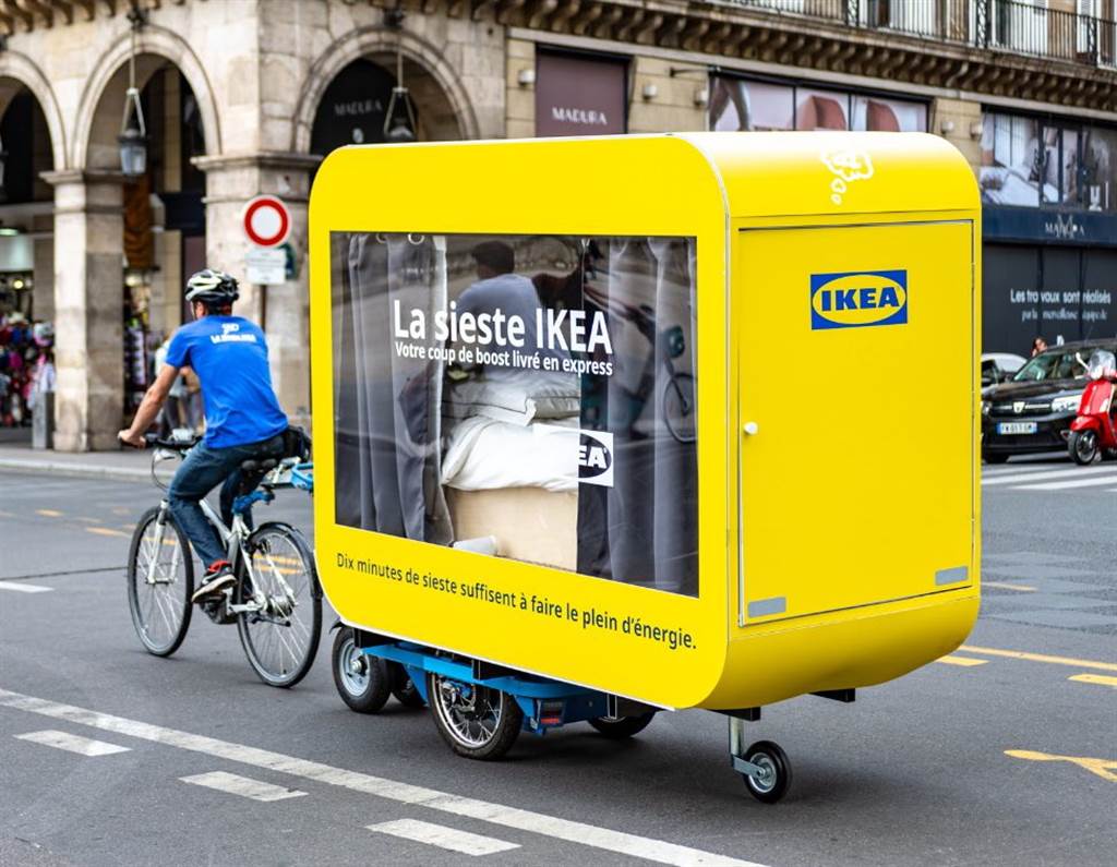 法国IKEA打造行动睡眠车，可让辛苦上班族在里头休息30分钟，享受高品质的午睡。（图／摘自IKEA_France推特）(photo:ChinaTimes)