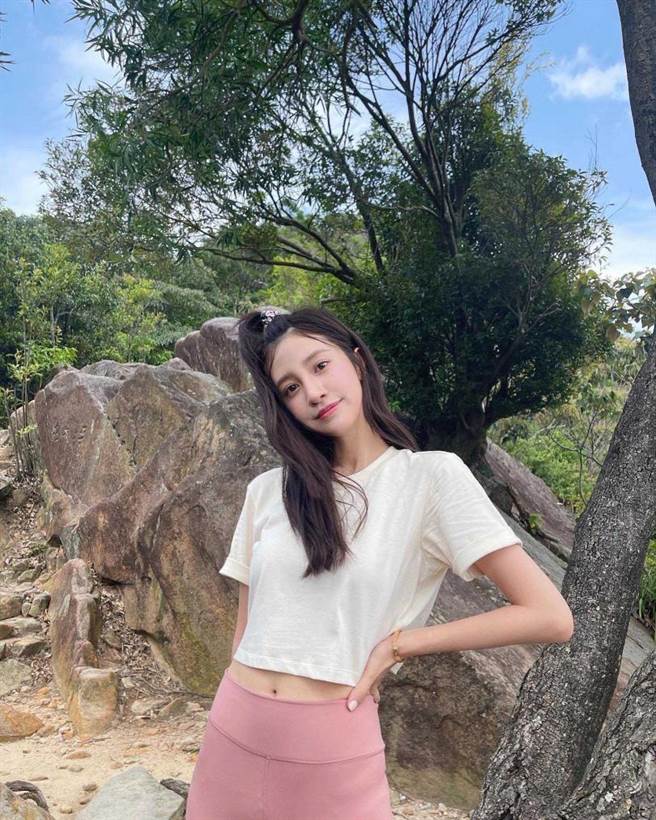 當晚陳敬宣PO出「岳擎視角」的登山照，看起來吳岳擎拍照頗能抓住陳敬宣的美麗。（圖／翻攝自陳敬宣臉書）