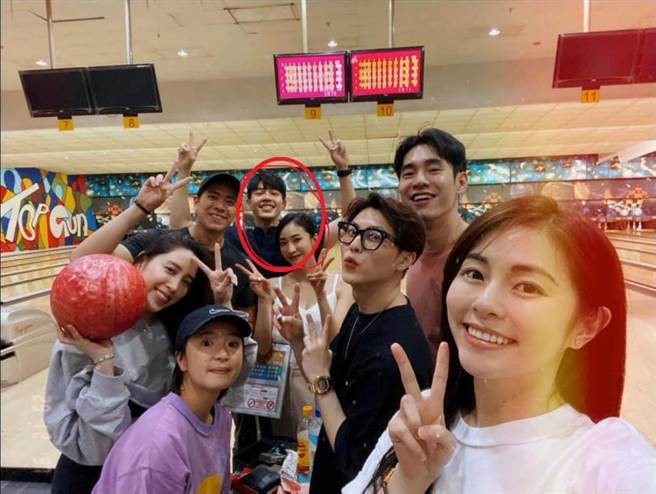 今年四月王子生日，吴岳擎与蔡沁妍还连袂出席庆生聚会。（图／翻摄自王子脸书）