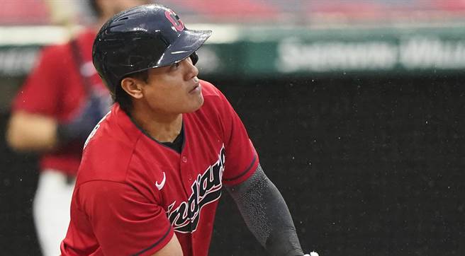 張育成敲出追平分，可惜印地安人飲恨皇家。(資料照／美聯社)