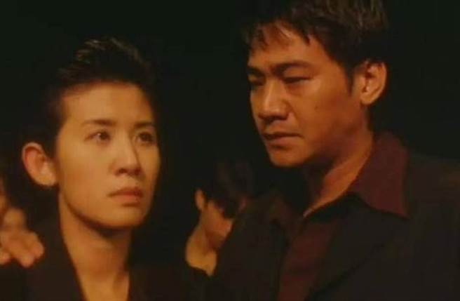 尹扬明在电影中和「十三妹」吴君如感情互动备受关注。(图／翻摄自影片)