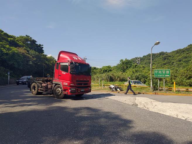 新北市瑞芳楓子瀨路上午發生死亡車禍。（民眾提供）