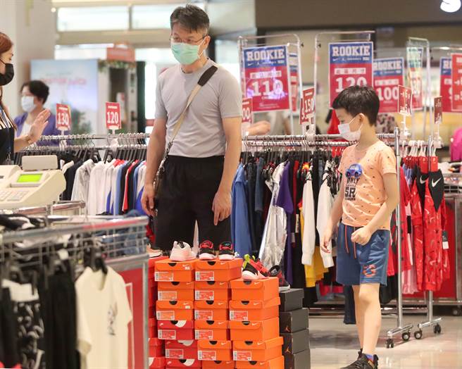 五倍券数位绑定今开跑，官网却大当机引起热议。（示意图／报系资料照）