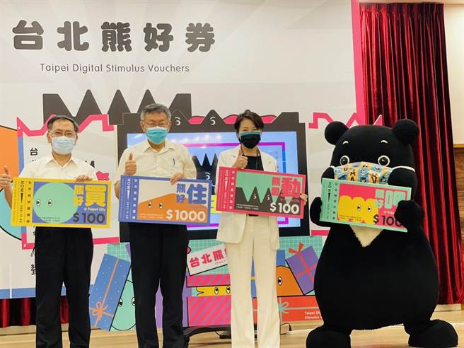 台北市长柯文哲（左二）。（张颖齐摄）