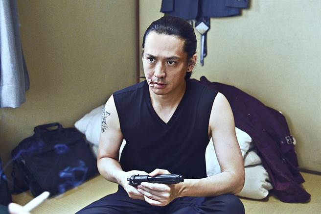 安藤政信搶著要岡田准一收他為徒。（采昌提供）