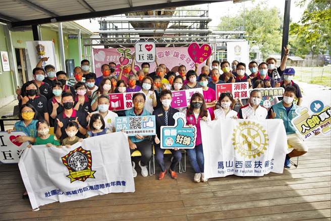 巨港青商會「愛發芽圓夢」計畫，送愛到高市岡山區匠愛家園。（柯宗緯翻攝）