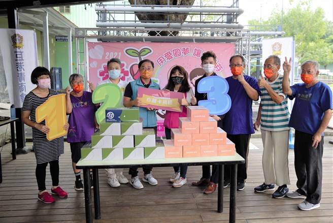 巨港青商會「愛發芽圓夢」計畫，送愛到高市岡山區匠愛家園。（柯宗緯翻攝）
