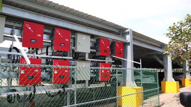 台南除完工的4场停车场外，预计明年可再完成34场太阳光电停车棚的建置。（张毓翎摄）