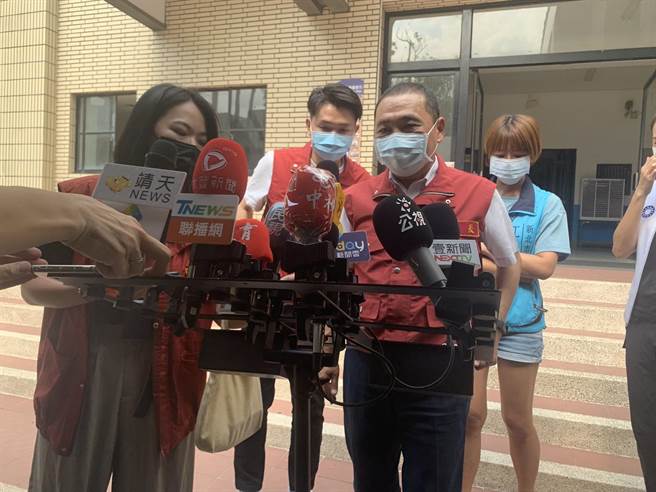 侯友宜對支持哪位候選人仍舊不表態。（王揚傑攝）