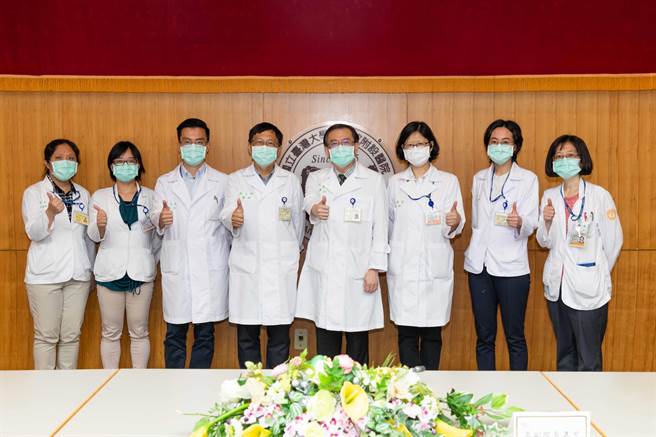 台大醫院新冠肺炎重症個案的整合復健照護成效視訊線上記者會。圖台大提供