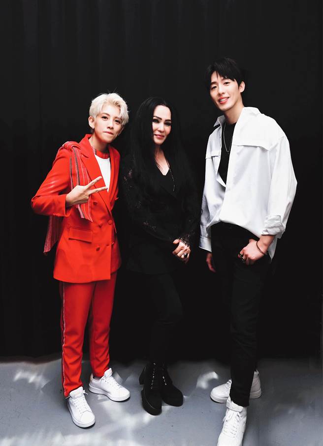 曾靜玟、潘越雲、黃昺翔出席「2021台灣原創流行音樂大獎」。(無限美好文創娛樂提供)