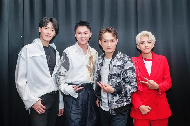 黃昺翔、許富凱、羅文裕、曾靜玟出席「2021台灣原創流行音樂大獎」。(無限美好文創娛樂提供)