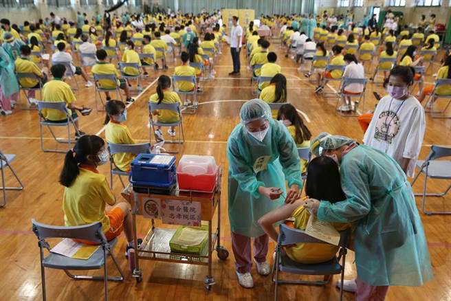 台北市校園BNT疫苗今起施打。（王英豪攝）