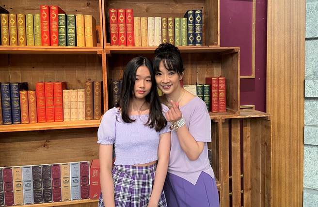 李祖寧帶女兒Bling上節目闖關。（東森提供）