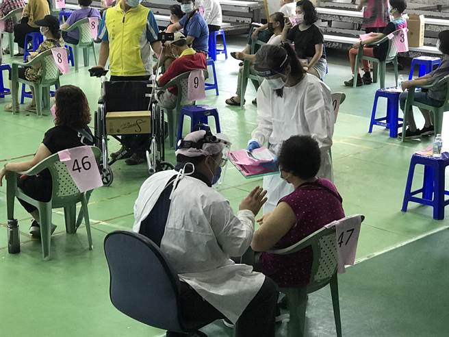 基隆市將於9月27、28日為75歲以上長輩，施打第二劑莫德納疫苗。（陳彩玲攝）