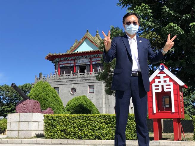 國民黨主席候選人卓伯源今天跨海前進金門，高聲喊出「兩岸要和平，不要對抗」。（李金生攝）