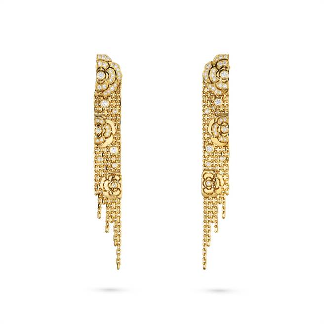 香奈兒山茶花Impression de Camelia系列耳環，價格未定。（CHANEL提供）