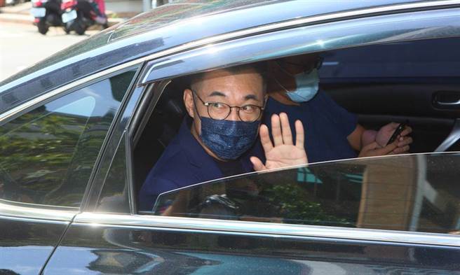 國民黨主席候選人張亞中異軍突起，引發朱立倫砲火猛攻，而爭取連任的江啟臣（如圖）22日向朱喊話說，他認為黨內選舉如果要用到棄保，那代表候選人對自己自信心不夠、信心不足，請問將來你怎麼帶領黨？（張鎧乙攝）
