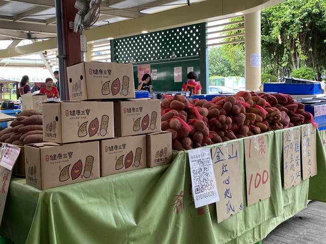 23日起连续4天的「新北健康三宝甘藷」市集展售，分别在双北市举办，图为去年在「台北希望广场」举办情形。（新北市农业局提供）