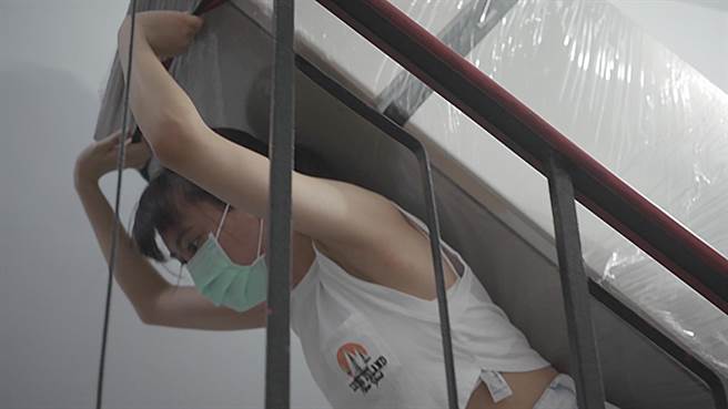 李芷婷身材嬌小卻能自己搬冰箱上樓。（唯有音樂提供）