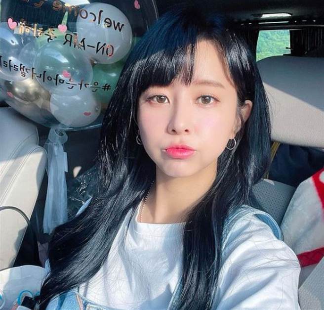 殷嘉恩是南韩演歌界人气火红。（图／翻摄自殷嘉恩IG）