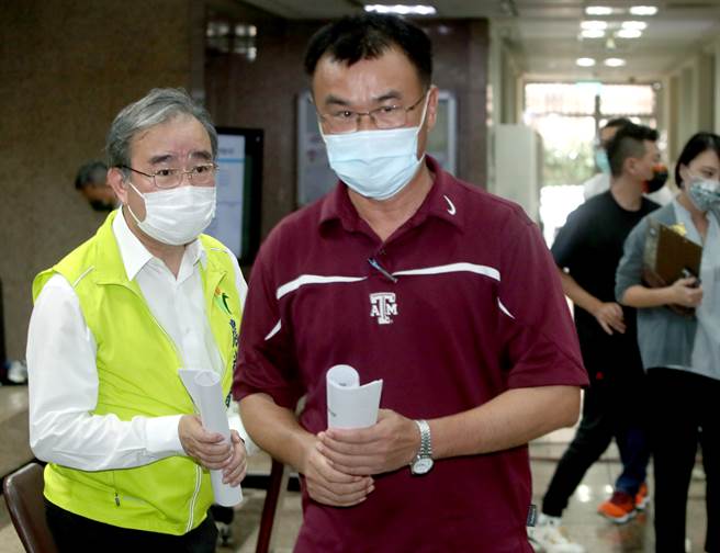 农委会主委陈吉仲脸书反驳「双标说」。(图／郑任南摄)