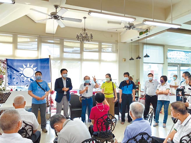 圖為員林地區基層支持相挺與會人士：彰化市前立委周基順、彰化縣婦女會理事長（前國大代表）楊秀霞、溪州鄉長江淑芬、田中鎮鎮民代表會主席蕭飛龍及副主席曾福傳、田中農會總幹事張叡欣、黨代表侯俊夫等彰化鄉親。