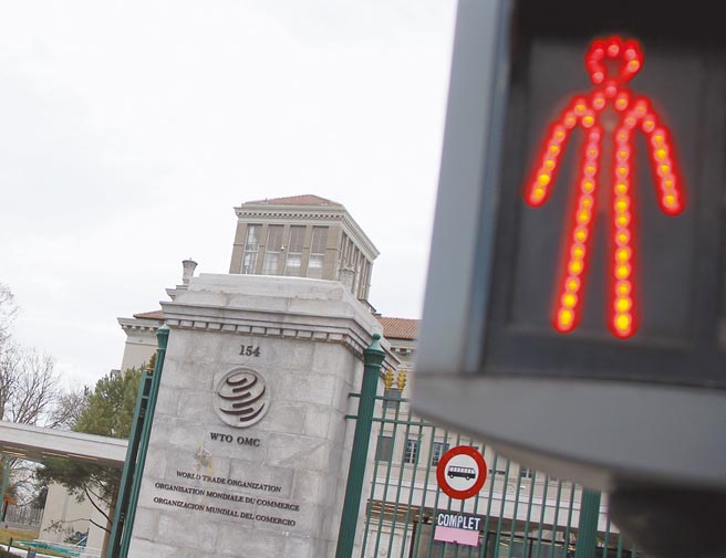 台湾以出口为导向，加入WTO对整体产业经济发展「利大于弊」。这是12月11日在瑞士日内瓦拍摄的世贸组织总部外景。（新华社）